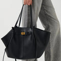 Cartera tote trapecio con cierre metálico
