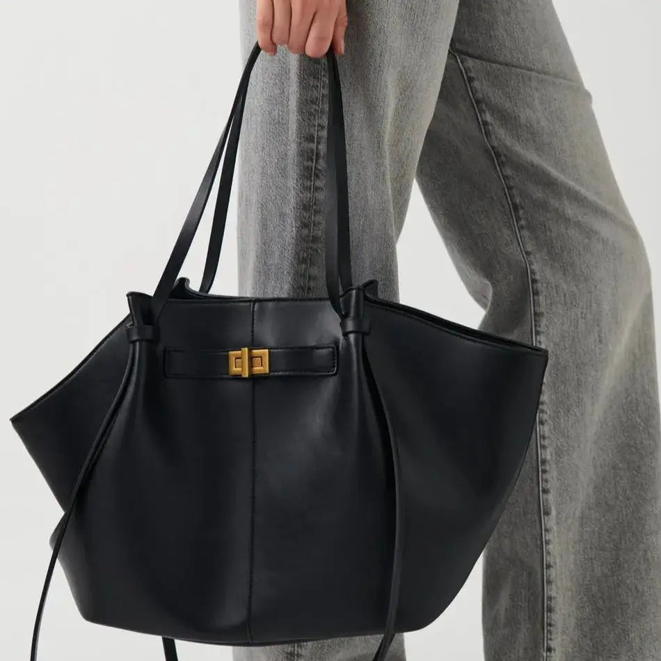 Cartera tote trapecio con cierre metálico